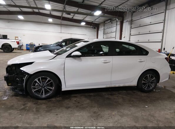 3KPF24AD8PE687257 2023 KIA FORTE White 
