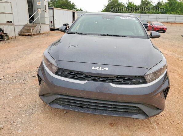 3KPF24AD8RE713049 2024 KIA FORTE Gray Widok z przodu