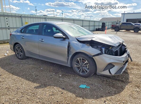 3KPF24AD8RE715500 2024 KIA FORTE Gray Front right