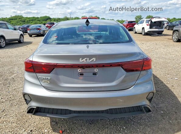 3KPF24AD8RE715500 2024 KIA FORTE Gray Rear view