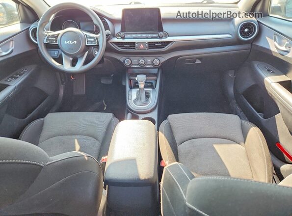3KPF24AD8RE740414 2024 KIA FORTE Gray Vista del salpicadero