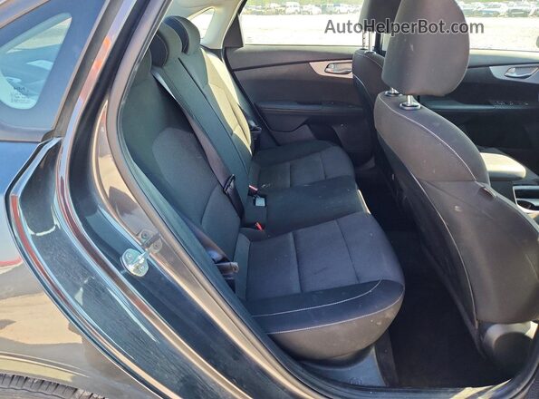 3KPF24AD8RE740414 2024 KIA FORTE Gray Vista de los asientos traseros