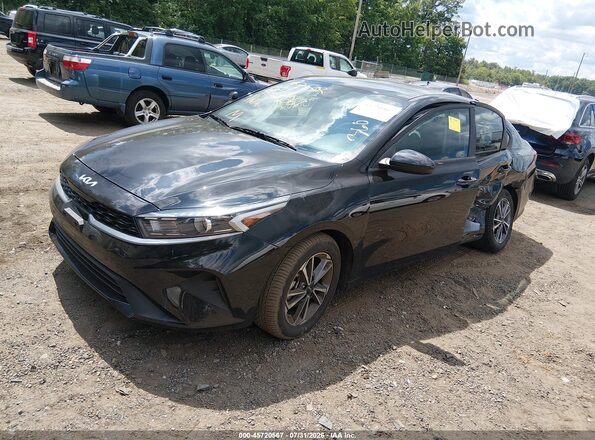 3KPF24AD8RE773638 2024 KIA FORTE Black Vista tres cuartos delantera izquierda