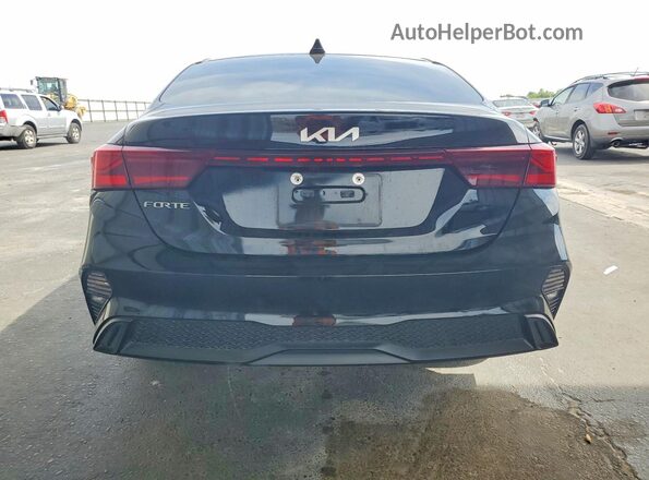 3KPF24AD8RE790956 2024 KIA FORTE Black Հետևի տեսք