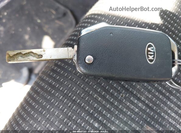 3KPF24AD9KE046823 2019 KIA FORTE Silver Dashboard view