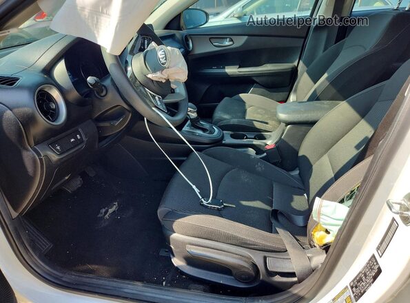 3KPF24AD9KE078560 2019 KIA FORTE White Front interior view