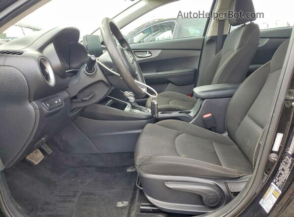3KPF24AD9ME298574 2021 KIA FORTE Черный Вид салона спереди