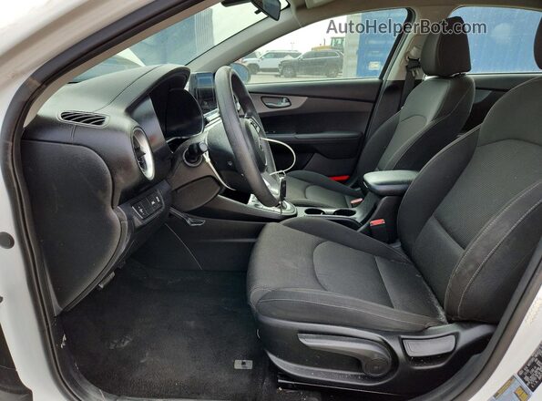 3KPF24AD9ME309959 2021 KIA FORTE White Front interior view
