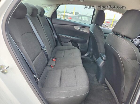 3KPF24AD9ME309959 2021 KIA FORTE White Rear seats view