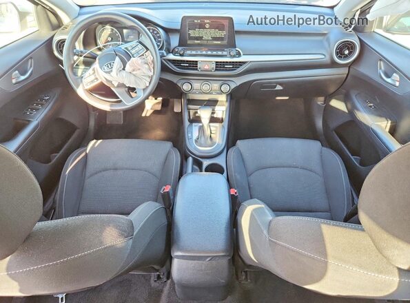 3KPF24AD9ME335221 2021 KIA FORTE Silver Dashboard view