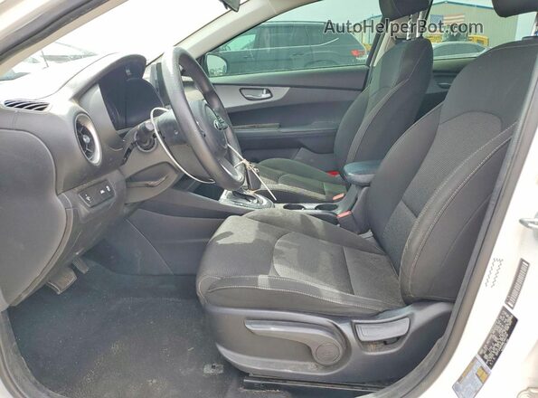 3KPF24AD9ME340130 2021 KIA FORTE White Սալոնի դիմացի տեսք