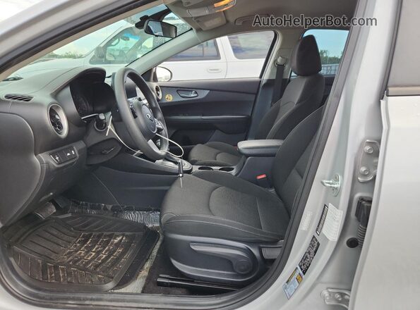 3KPF24AD9ME348891 2021 KIA FORTE Silver წინა სალონის ხედი