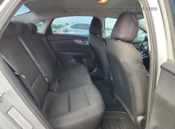 3KPF24AD9ME348891 2021 KIA FORTE Silver უკანა სავარძლების ხედი