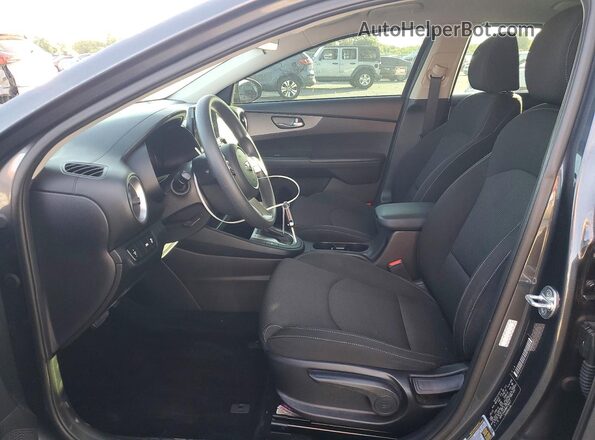 3KPF24AD9ME376917 2021 KIA FORTE Gray წინა სალონის ხედი