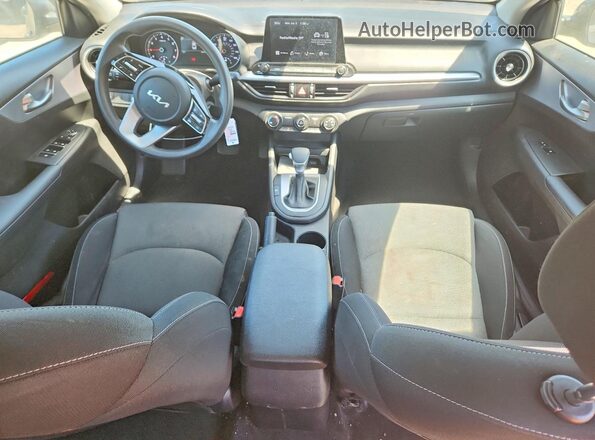 3KPF24AD9NE462164 2022 KIA FORTE Gray Widok deski rozdzielczej