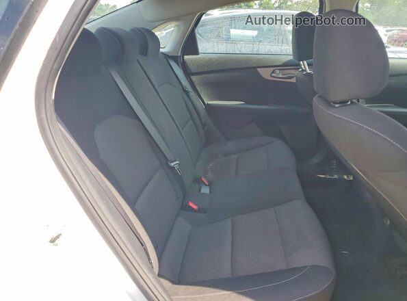3KPF24AD9PE532541 2023 KIA FORTE Белый Вид задних сидений