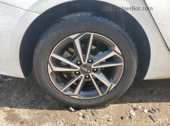 3KPF24AD9PE532541 2023 KIA FORTE Белый 