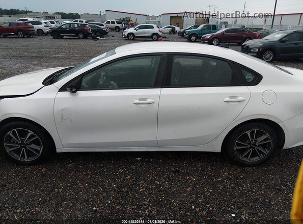 3KPF24AD9PE573400 2023 KIA FORTE White 