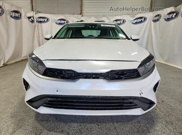 3KPF24AD9PE616309 2023 KIA FORTE White Вид спереду