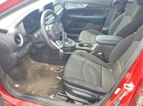 3KPF24AD9PE652694 2023 KIA FORTE Red Вид салону спереду