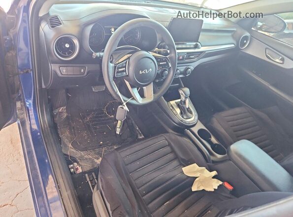 3KPF24AD9PE675568 2023 KIA FORTE Blue Widok deski rozdzielczej