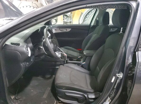 3KPF24AD9PE693486 2023 KIA FORTE Gray Вид салону спереду