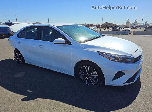 3KPF24AD9RE700634 2024 KIA FORTE Белый Передняя правая четверть