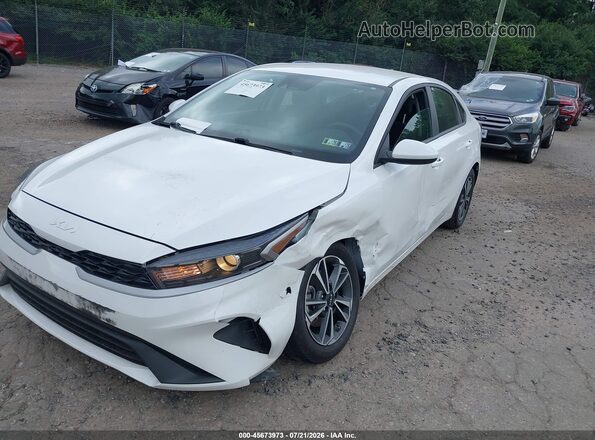 3KPF24AD9RE721886 2024 KIA FORTE White Vista tres cuartos delantera izquierda
