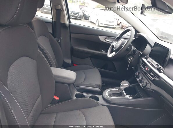 3KPF24AD9RE721886 2024 KIA FORTE White Vista interior delantera