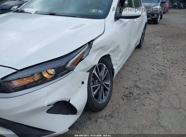 3KPF24AD9RE721886 2024 KIA FORTE White Vista frontal
