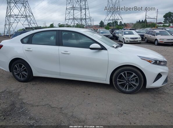 3KPF24AD9RE721886 2024 KIA FORTE White Vista interior de 360 grados
