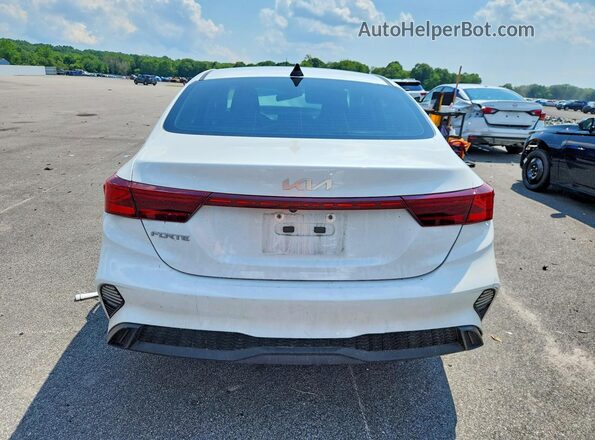 3KPF24AD9RE758033 2024 KIA FORTE White Вид ззаду