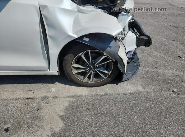 3KPF24AD9RE758033 2024 KIA FORTE White 