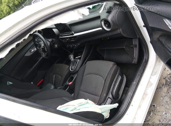 3KPF24AD9RE768738 2024 KIA FORTE White Вид салону спереду
