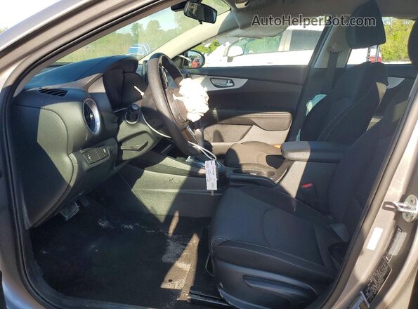 3KPF24AD9RE773048 2024 KIA FORTE Silver Widok wnętrza z przodu