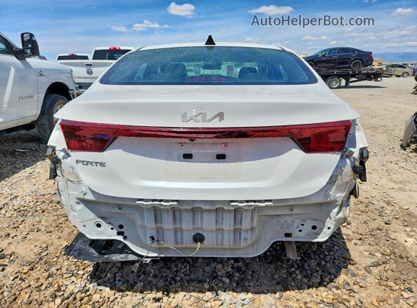 3KPF24AD9RE798791 2024 KIA FORTE White Вид ззаду