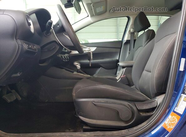 3KPF24AD9RE825536 2024 KIA FORTE Синий Вид салона спереди