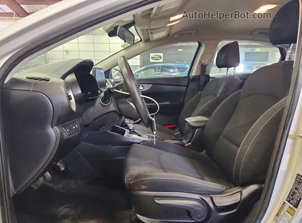 3KPF24ADXKE006122 2019 KIA FORTE Silver Սալոնի դիմացի տեսք