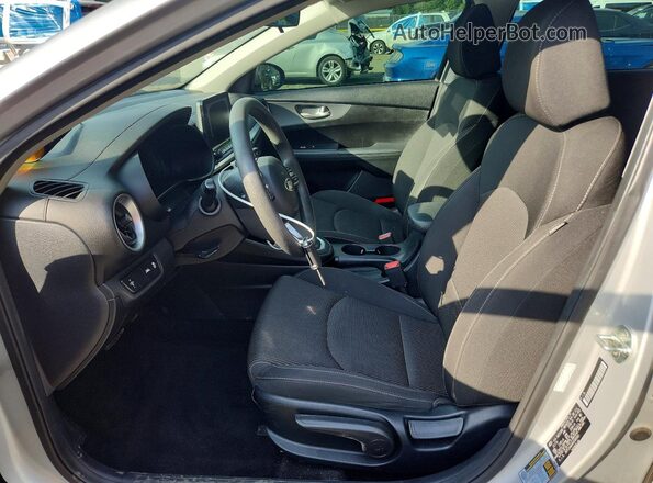 3KPF24ADXKE085081 2019 KIA FORTE Silver Vista interior delantera
