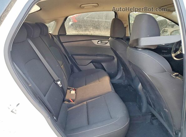 3KPF24ADXLE140498 2020 KIA FORTE White Հետևի նստատեղերի տեսք