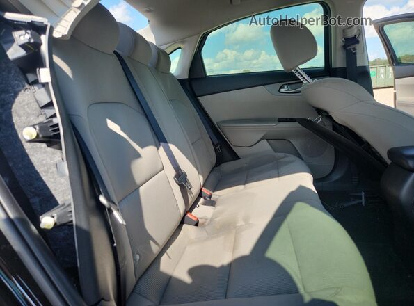 3KPF24ADXME277510 2021 KIA FORTE Black Rear seats view