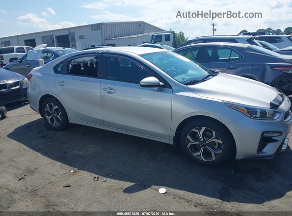 3KPF24ADXME389630 2021 KIA FORTE Silver Widok wnętrza z tyłu