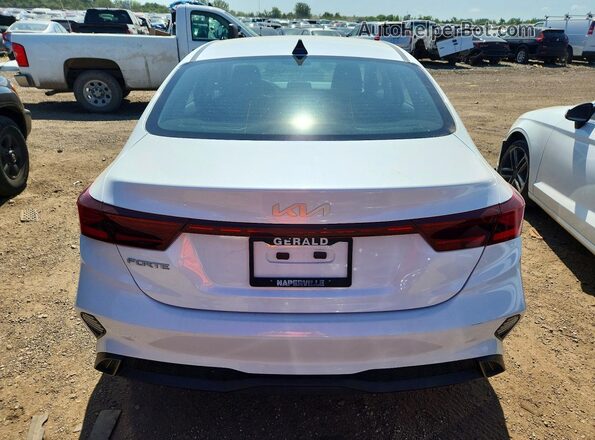 3KPF24ADXNE488515 2022 KIA FORTE White Rear view