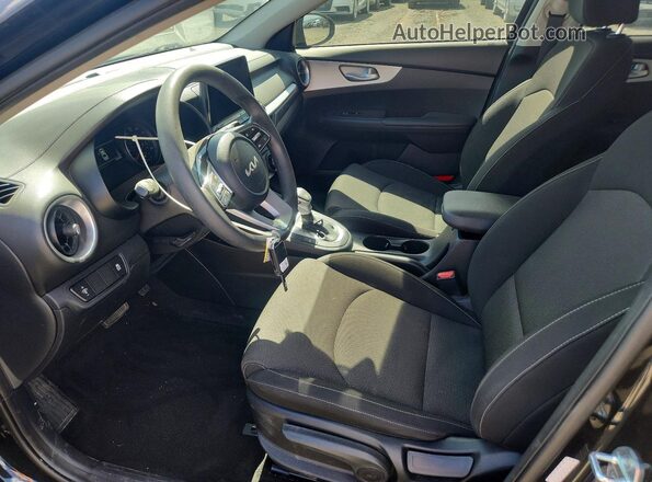 3KPF24ADXNE493729 2022 KIA FORTE Black Вид салону спереду