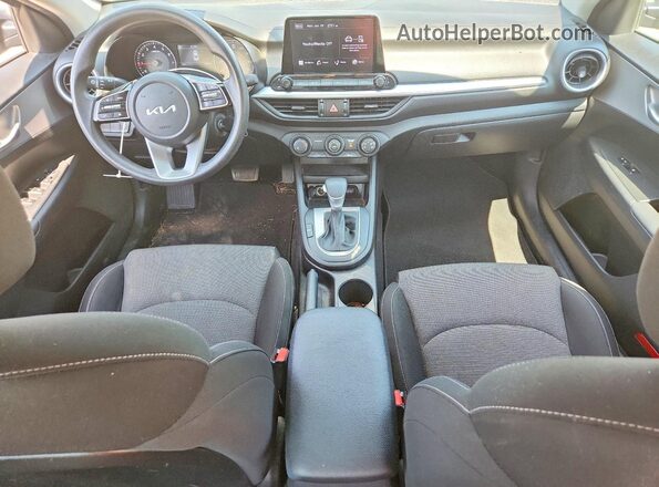 3KPF24ADXPE505638 2023 KIA FORTE Серебряный Вид панели приборов
