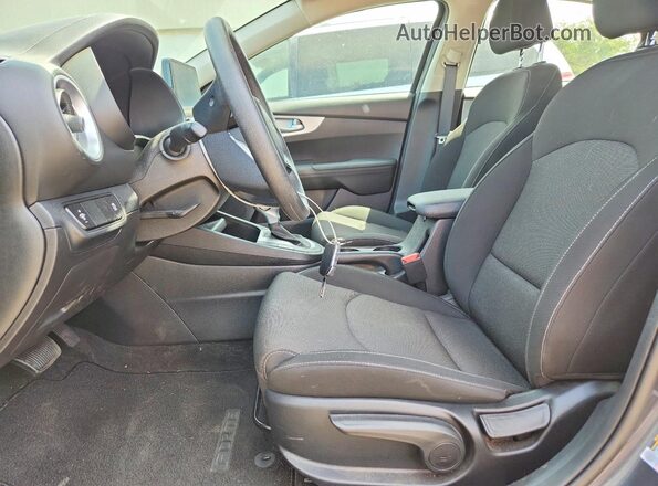 3KPF24ADXPE572577 2023 KIA FORTE Серый Вид салона спереди