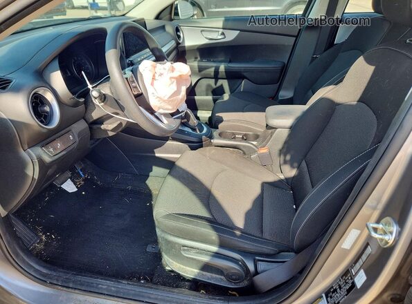 3KPF24ADXPE574152 2023 KIA FORTE Серый Вид салона спереди