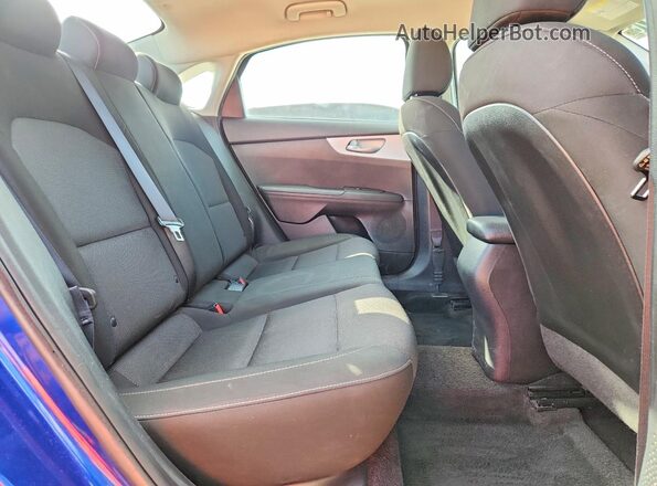 3KPF24ADXPE580372 2023 KIA FORTE Blue Вид задніх сидінь