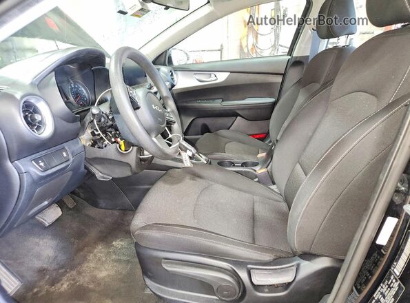 3KPF24ADXPE596930 2023 KIA FORTE Black Widok wnętrza z przodu