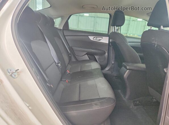 3KPF24ADXPE633281 2023 KIA FORTE White Вид задніх сидінь